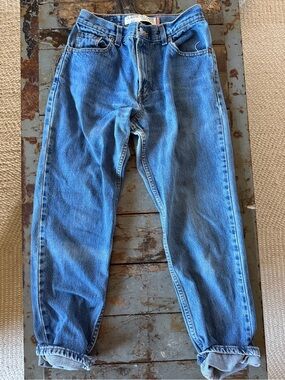 Levi's Classic Relaxed-Tapered 550 Jeans in Medium Blue Size 8